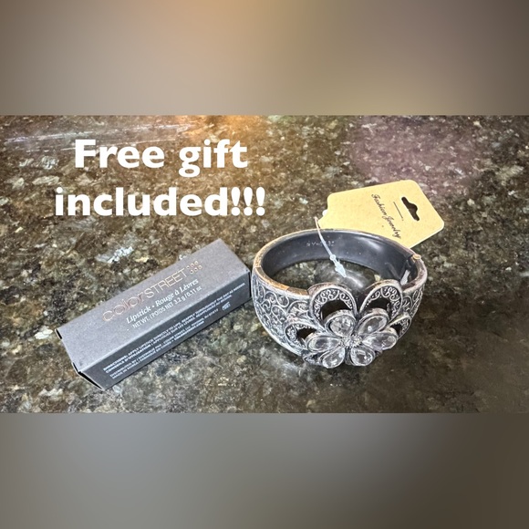 RETIRED Color Street Lipstick (Charmer) - Picture 9 of 9